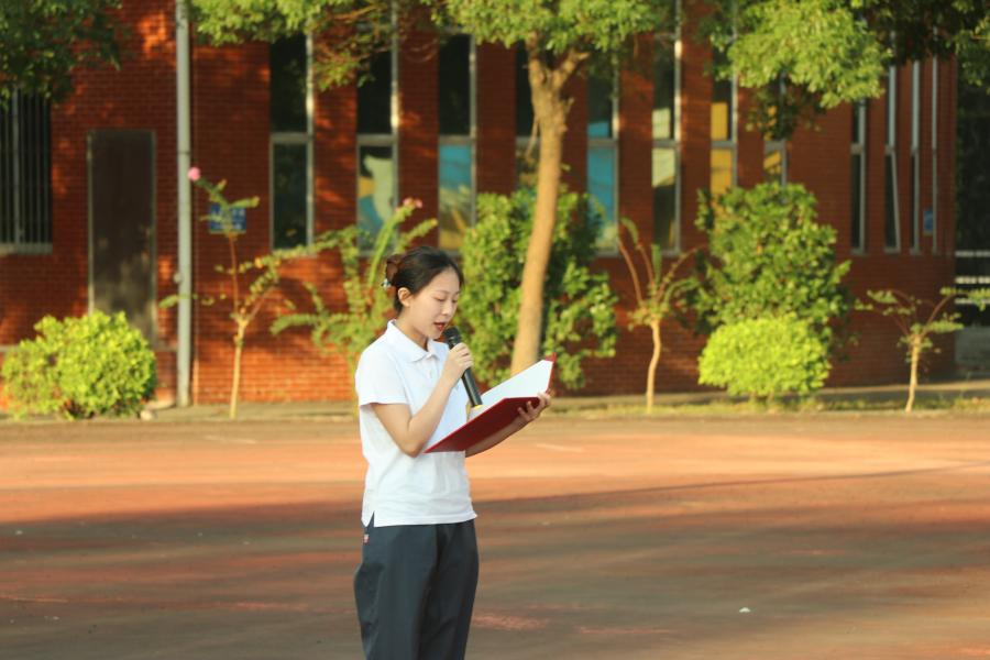 1 员工党员代表讲话.jpg