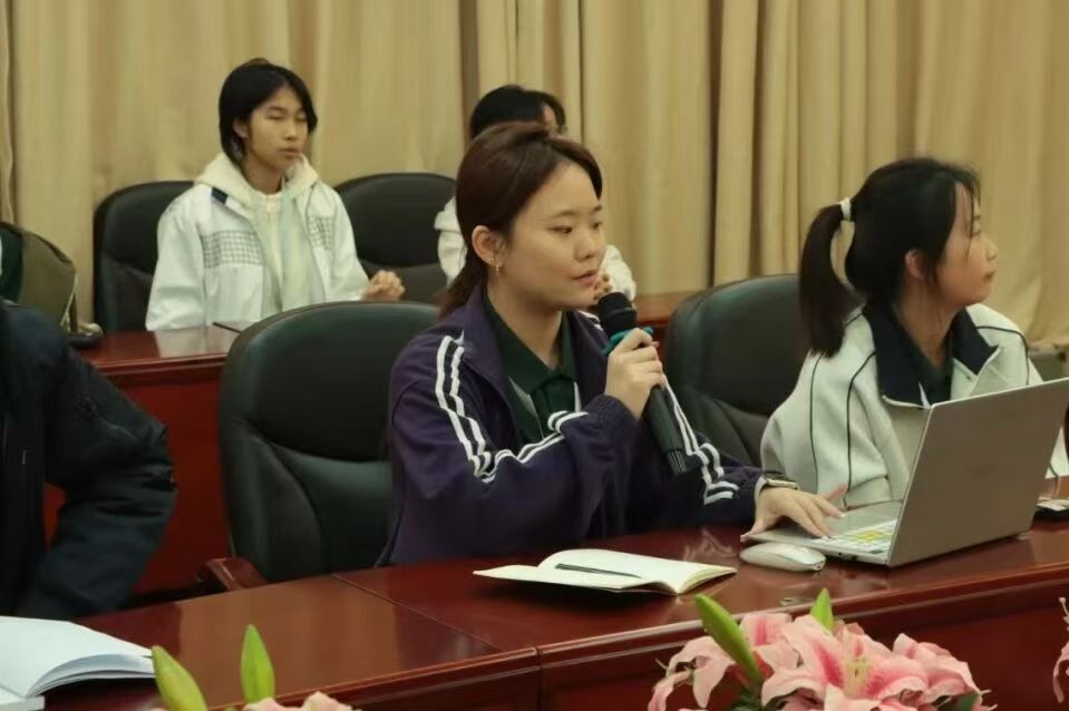 秘书长授课.jpg