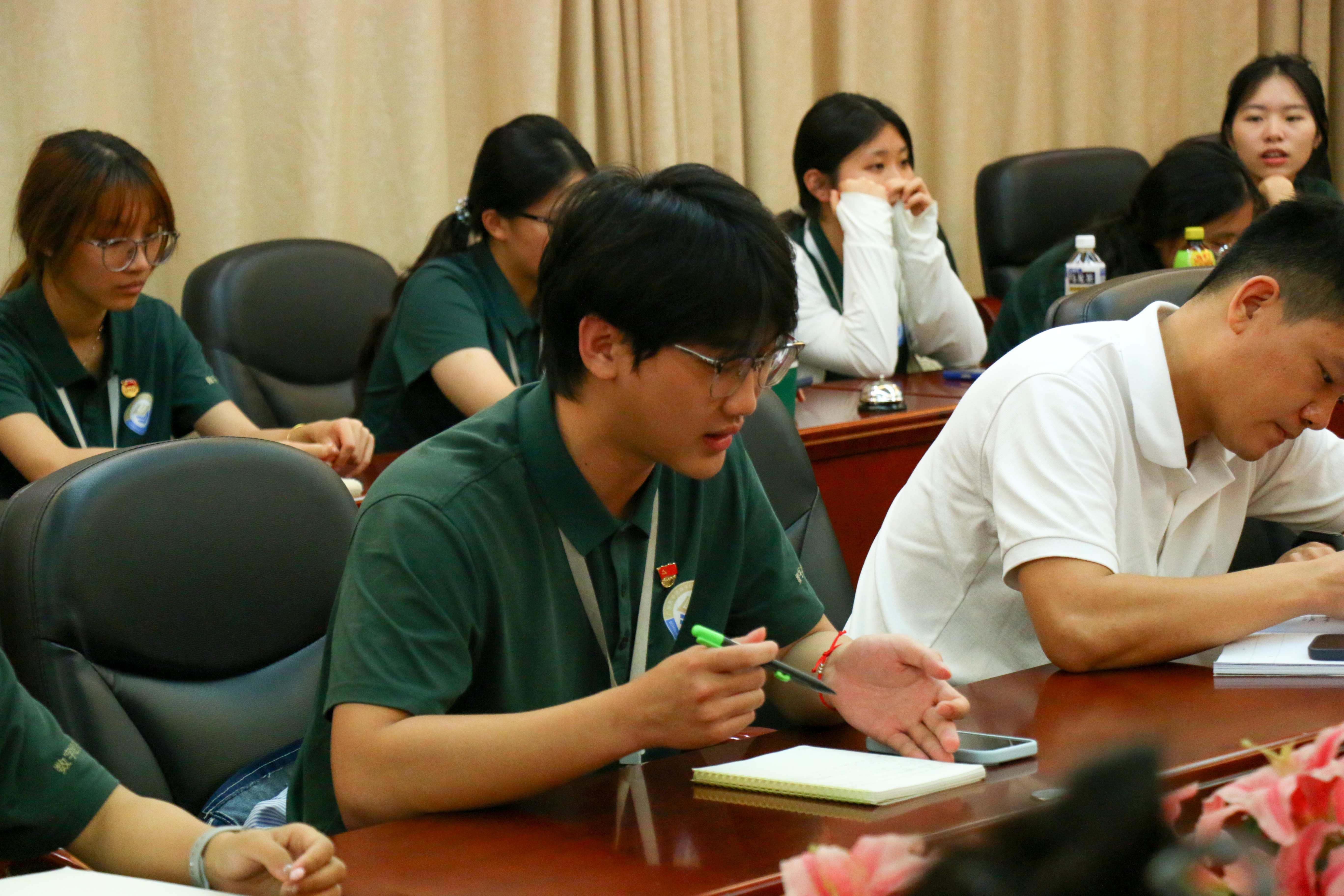 书记处讲话.jpg