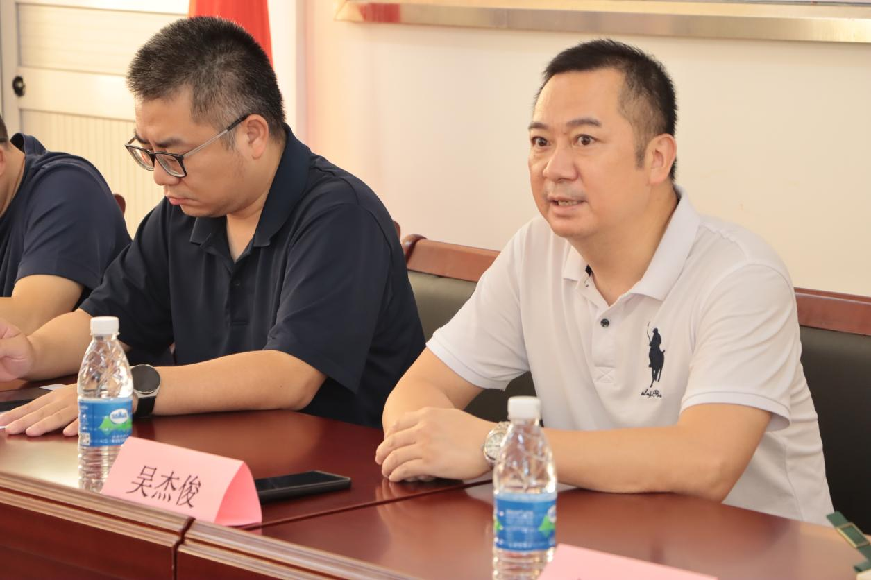 塔脚村第一书记吴杰俊发言.png